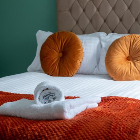 2 Bedroom Beautiful Apartment In Motherwell Mossend エクステリア 写真