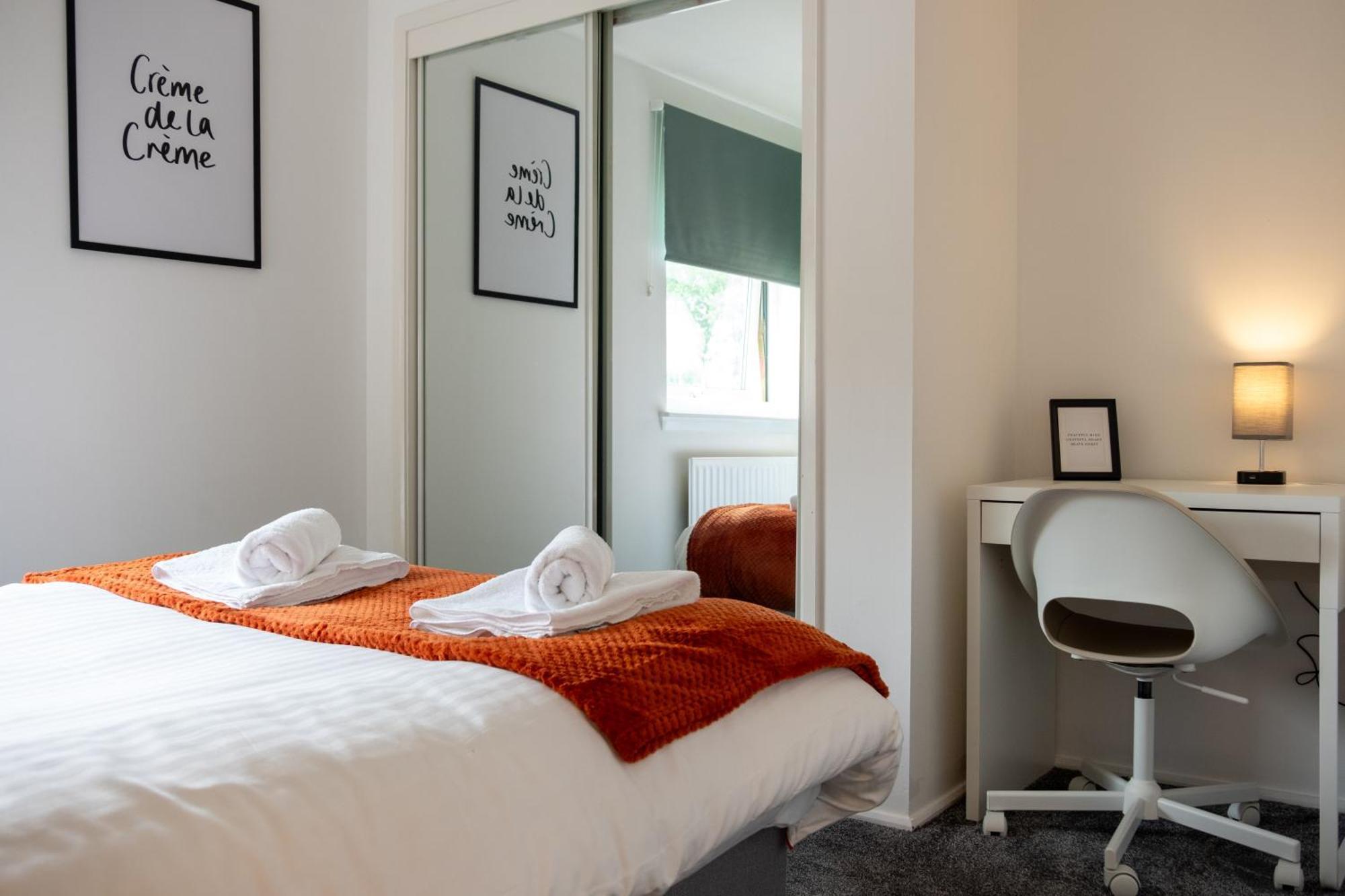 2 Bedroom Beautiful Apartment In Motherwell Mossend エクステリア 写真