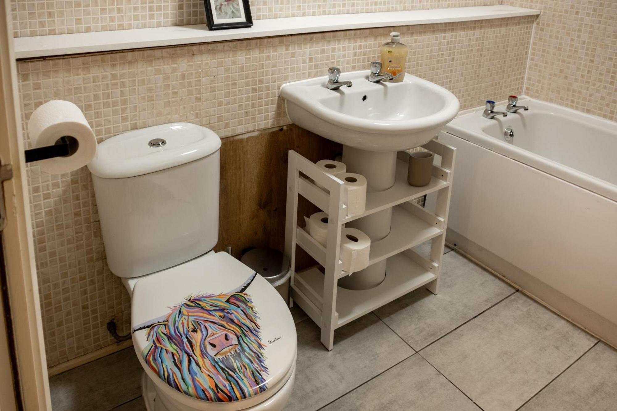 2 Bedroom Beautiful Apartment In Motherwell Mossend エクステリア 写真