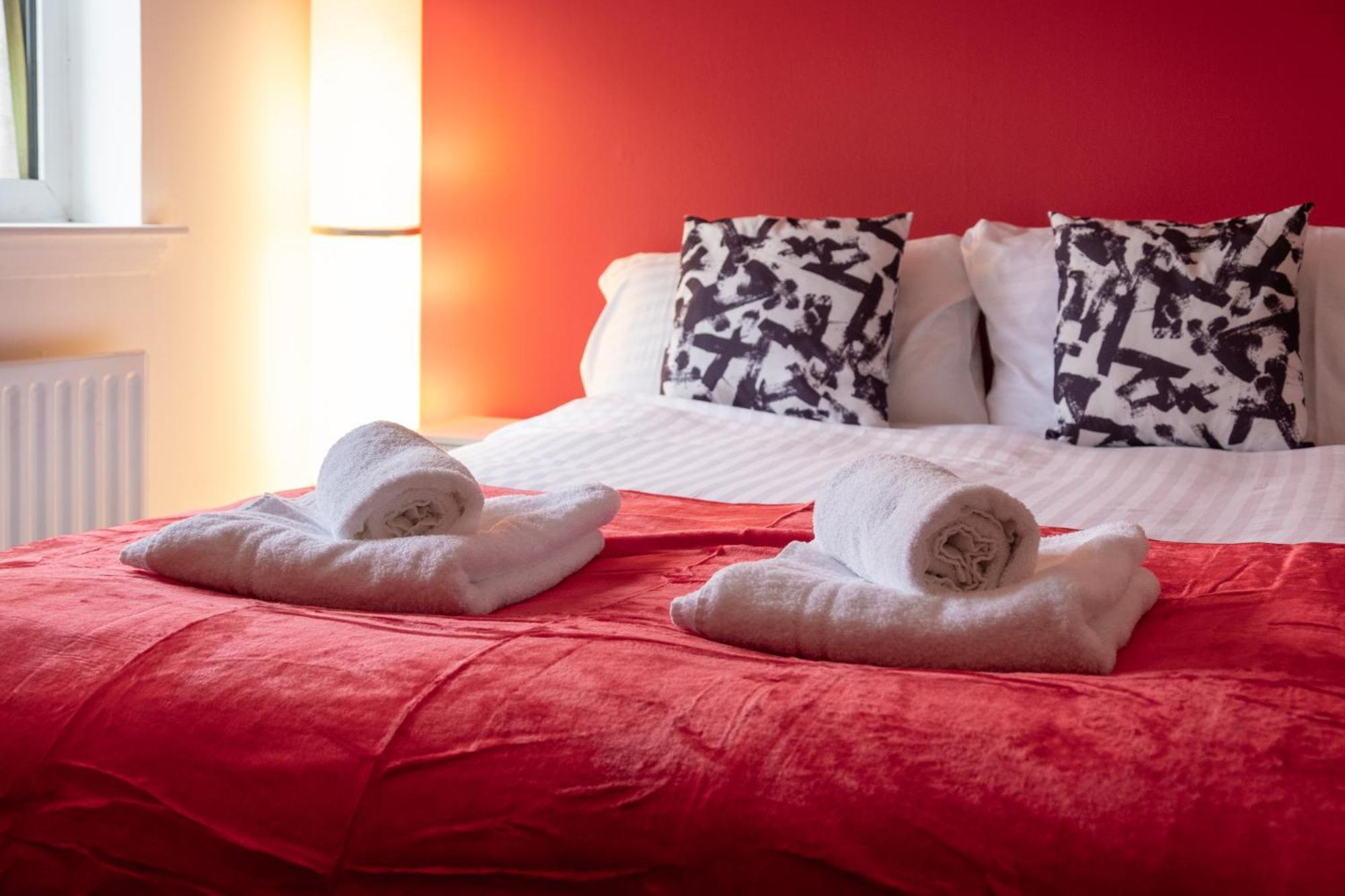 2 Bedroom Beautiful Apartment In Motherwell Mossend エクステリア 写真