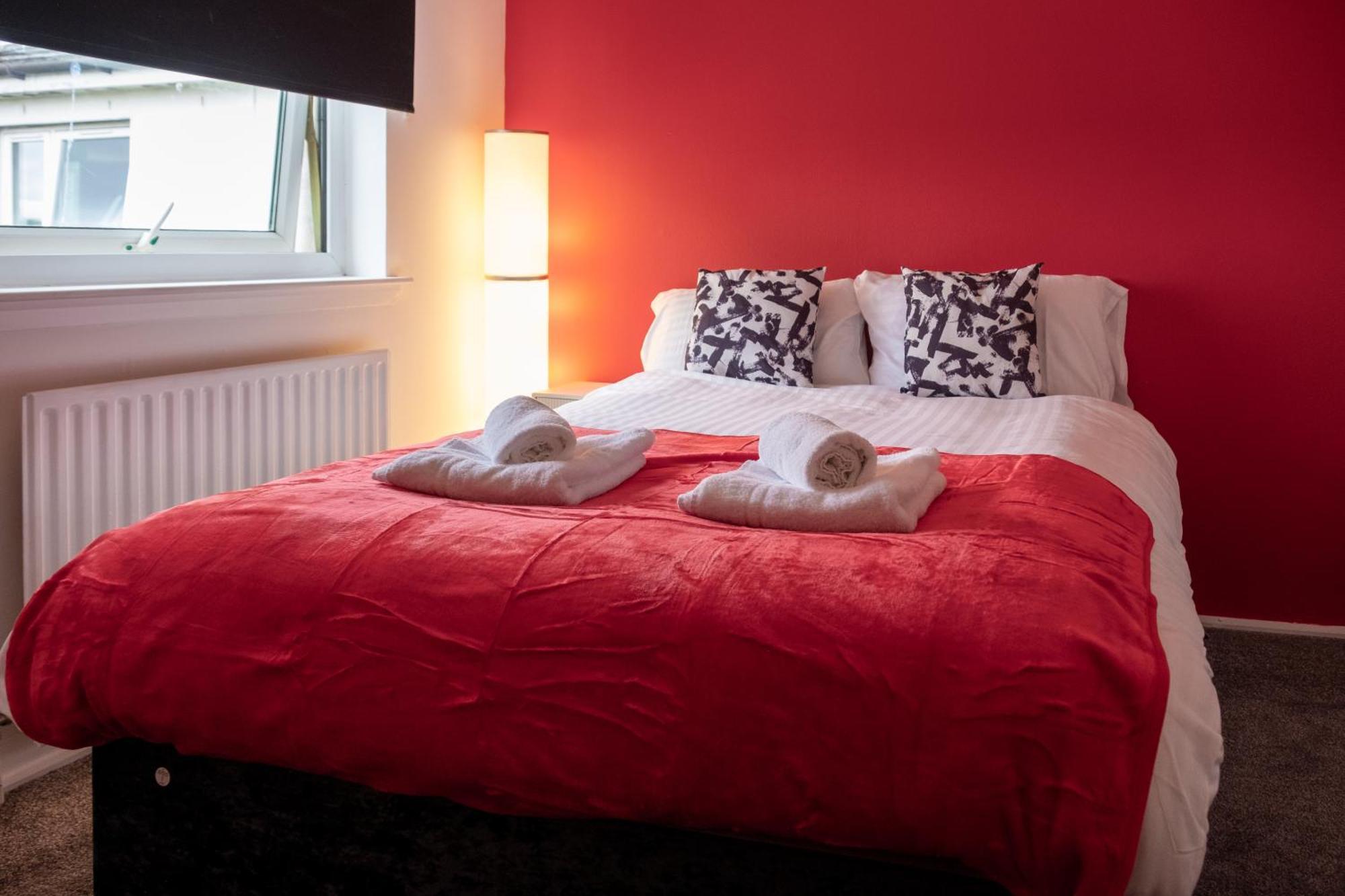 2 Bedroom Beautiful Apartment In Motherwell Mossend エクステリア 写真